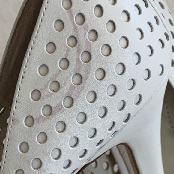 BCBG Generation white peep toe heels . Size 8 - Picture 3 of 5